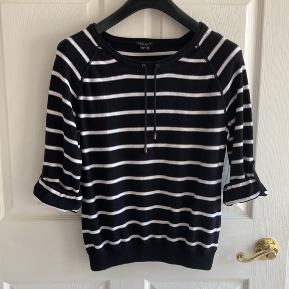 Theory striped boat/round neck top. Size M. Made in USA - Picture 4 of 6
